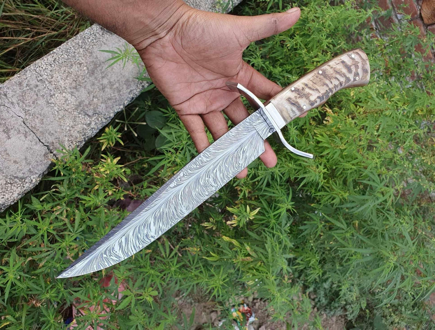 Damascus Steel Feather Pattern Bowie Knife Ram Horn Handle