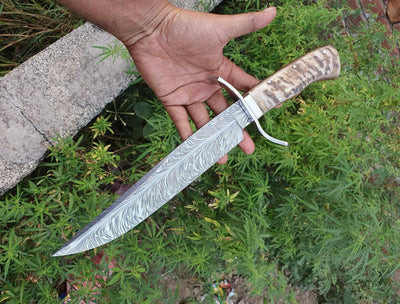 Damascus Steel Feather Pattern Bowie Knife Ram Horn Handle