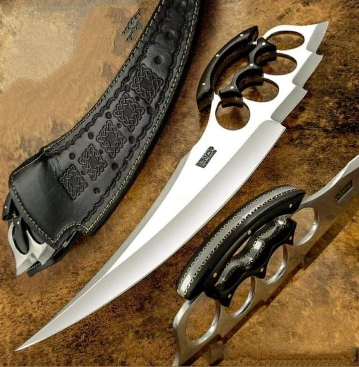 Unique Knuckle Knife With Leather Sheath